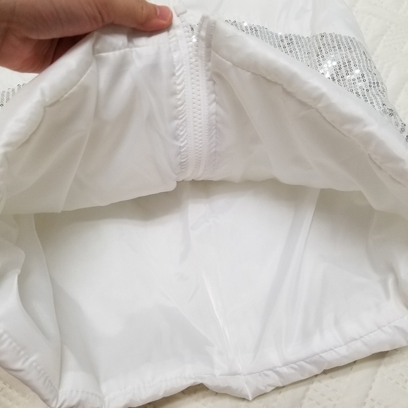 Vest. Size XL (14-16) - Picture 3 of 5